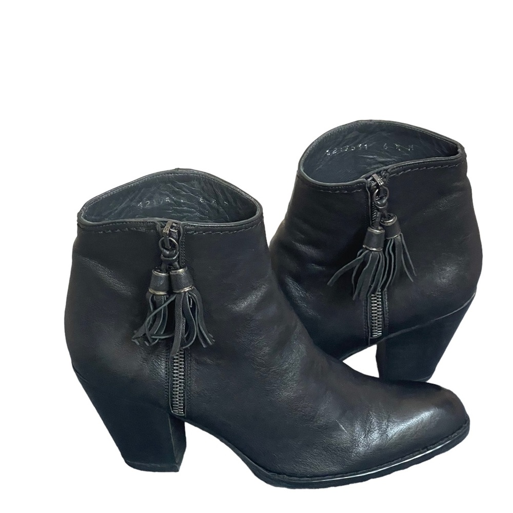 STUART WEITZMAN Nuprancing black leather zipper booties size 6.5M